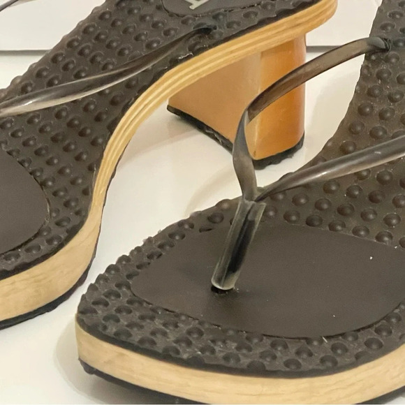 On Your Feet  6.5 Wood Textured Rubber Block Heel Thong Sandals size 6.5 - Picture 7 of 16